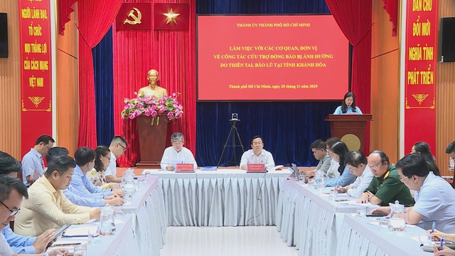 TP. Hồ Chí Minh huy động mọi nguồn lực giúp bà con vùng lũ khắc phục hậu quả - Ảnh 1.