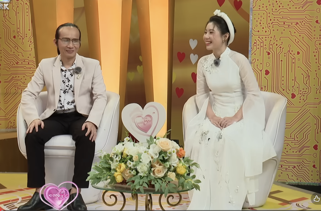 Vợ chồng son: "Cháu" gái 2k quyết cưới "chú" nhạc sĩ khiếm thị đa tài hơn 18 tuổi- Ảnh 1.