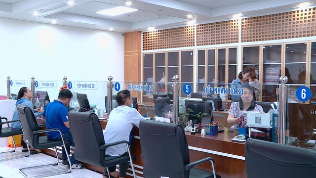 BHXH TP. Hồ Chí Minh công khai danh sách các trường có tỷ lệ sinh viên tham gia BHYT thấp - Ảnh 2.