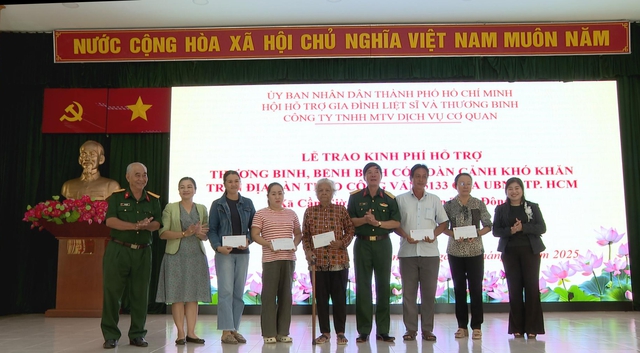 Trao kinh phí cho thương binh, bệnh binh - Ảnh 3.