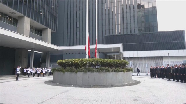 Hồng Kông để tang nạn nhân vụ cháy khu chung cư 5 ngày   - Ảnh 1.