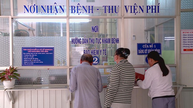 TP. Hồ Chí Minh triển khai chính sách cấp thẻ BHYT miễn phí cho người từ 65 đến dưới 75 tuổi - Ảnh 1.