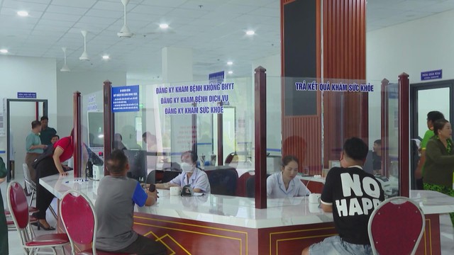 TP. Hồ Chí Minh triển khai chính sách cấp thẻ BHYT miễn phí cho người từ 65 đến dưới 75 tuổi - Ảnh 2.