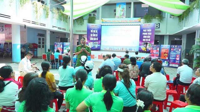 Phường Nhiêu Lộc phổ cập kỹ năng số, nâng cao nhận thức an toàn mạng cho người dân - Ảnh 1.