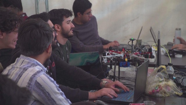 Đấu robot trong khuôn khổ Tech Olympic tại Iran - Ảnh 1.