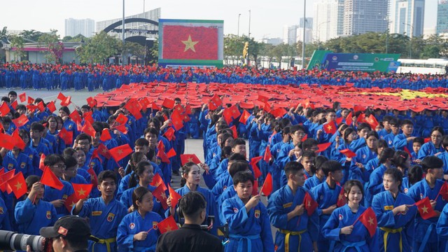 Đồng diễn võ nhạc vovinam xác lập kỷ lục Việt Nam và Thế giới - Ảnh 1.