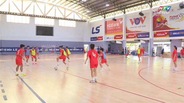 Đội tuyển futsal nữ Việt Nam sẵn sàng "tìm vàng" tại SEA Games 33 - Ảnh 1.