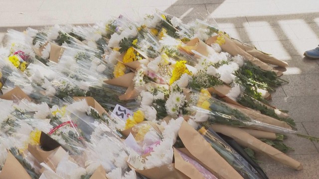 Hong Kong (Trung Quốc): Tưởng niệm nạn nhân cháy chung cư - Ảnh 1.