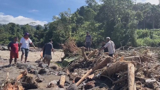 Indonesia: Số người chết do lũ quét và sạt lở ở sumatra tiếp tục tăng - Ảnh 1.