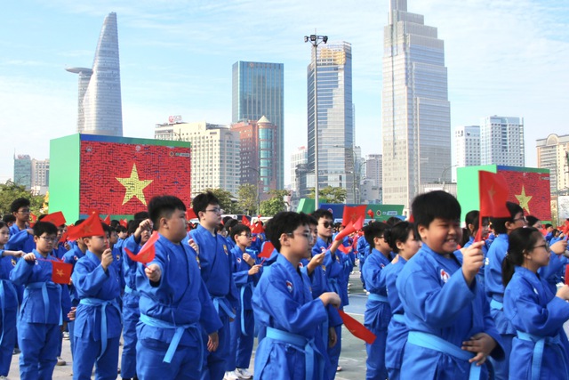 NewZround: Hơn 60.000 học sinh đồng diễn võ nhạc Vovinam - Ảnh 1.