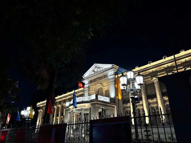 Nhiều di sản kiến trúc tại trung tâm TP. Hồ Chí Minh khoác "áo ánh sáng" rực rỡ - Ảnh 5.