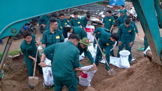 Triều cường dâng cao TP. Hồ Chí Minh kích hoạt ứng phó diện rộng - Ảnh 2.