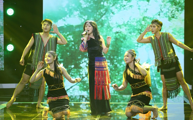 Hải Yến Idol nổi da gà với "bản sao giọng hát" NSND Tấn Minh - Tỏa sáng ước mơ - Ảnh 2.