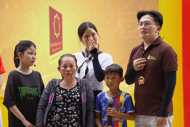 Đại Nghĩa lặng người trước cô bé nhịn ăn sáng vì "con quen rồi" - Mái ấm gia đình Việt - Ảnh 3.