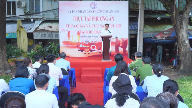 Phường Xuân Hòa diễn tập phương án chữa cháy và cứu nạn, cứu hộ tại khu dân cư - Ảnh 3.