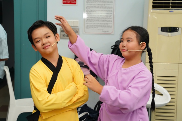 Phi Phụng và Nguyên Đức – Cặp đôi “bạn xấu” tinh nghịch trong Vườn Âm Nhạc Tháng 11 - Ảnh 1.