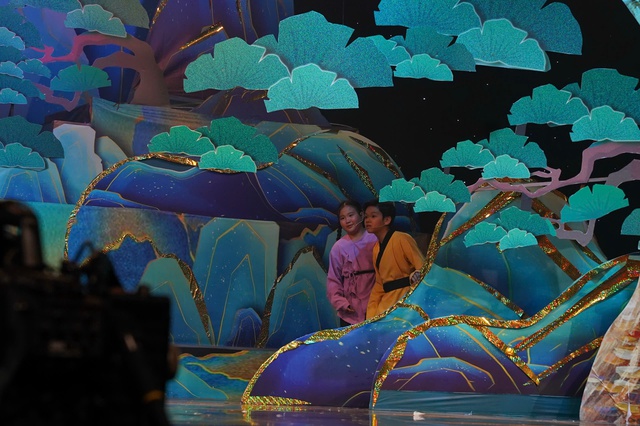 Phi Phụng và Nguyên Đức – Cặp đôi “bạn xấu” tinh nghịch trong Vườn Âm Nhạc Tháng 11 - Ảnh 5.