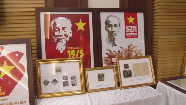 Bảo tàng Hồ Chí Minh tiếp nhận tài liệu, hiện vật quý về Chủ tịch Hồ Chí Minh - Ảnh 1.