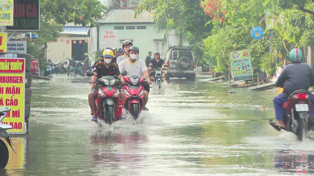 Thời sự HTV ngày 7/11/2025 I 12 người thiệt mạng và bị thương do bão số 13 - Ảnh 1.