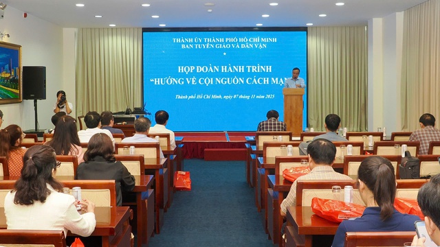 Ban Tuyên giáo và Dân vận Thành ủy TP. Hồ Chí Minh tổ chức Hành trình "Hướng về cội nguồn Cách mạng" - Ảnh 3.