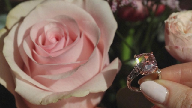 Sắp đấu giá viên kim cương hồng 10,08 carat quý hiếm - Ảnh 6.