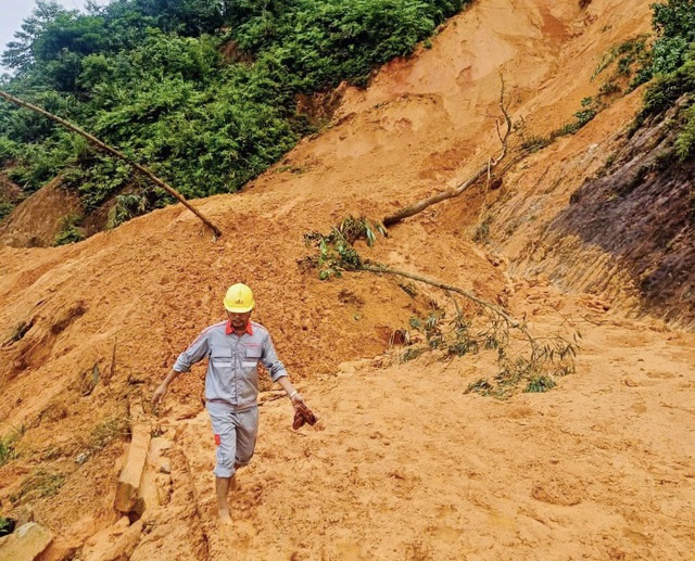 Viettel kích hoạt toàn mạng lưới ứng phó bão số 13, bảo đảm thông tin thông suốt phục vụ chỉ huy cứu hộ - Ảnh 1.