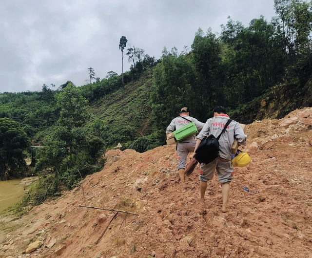 Viettel kích hoạt toàn mạng lưới ứng phó bão số 13, bảo đảm thông tin thông suốt phục vụ chỉ huy cứu hộ - Ảnh 2.