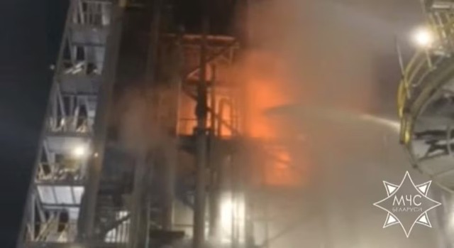 Belarus: Cháy tại nhà máy lọc dầu lớn nhất nước - Ảnh 1.