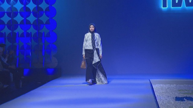 Indonesia: Tuần lễ thời trang Hồi giáo Jakarta định hình xu hướng thời trang giản dị - Ảnh 1.