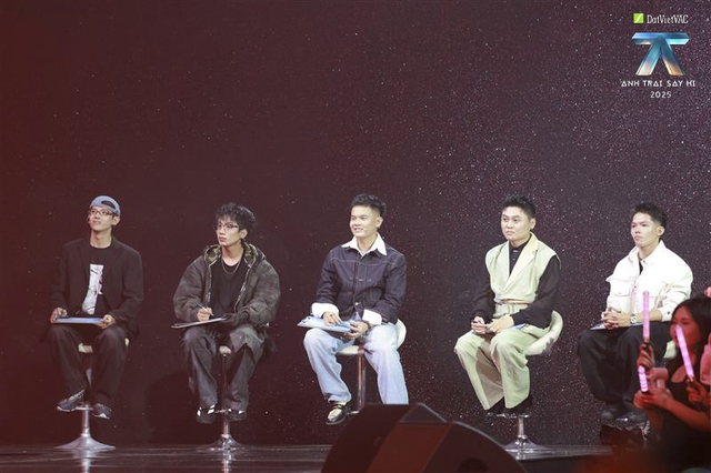 Anh Trai “Say Hi” 2025 Tập 8: Dance Battle bùng nổ cùng dàn giám khảo All-Star- Ảnh 1.