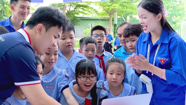 TP. Hồ Chí Minh: Đa dạng hình thức tuyên truyền pháp luật tại phường Diên Hồng- Ảnh 5. TP. Hồ Chí Minh: Đa dạng hình thức tuyên truyền pháp luật tại phường Diên Hồng- Ảnh 5.