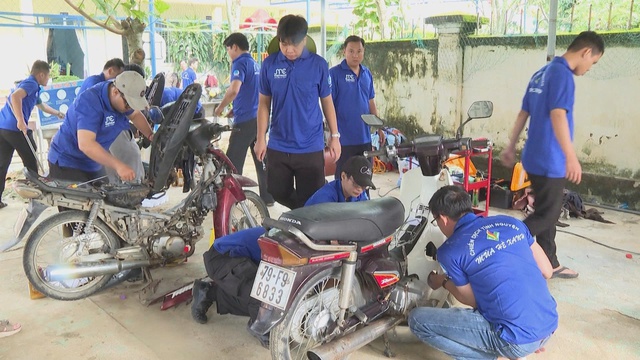 TP. Hồ Chí Minh: Triển khai đội hình sửa chữa xe gắn máy miễn phí tại Khánh Hòa - Ảnh 1.