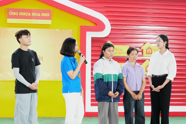 Em Hòa vượt nghịch cảnh, chăm mẹ và anh trai bệnh tâm thần - Mái ấm gia đình Việt- Ảnh 10.