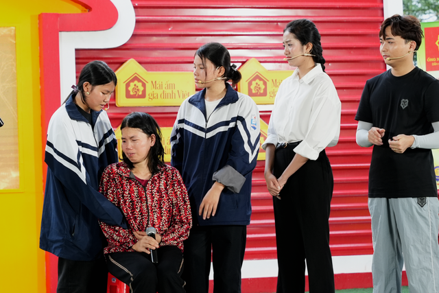 MC Mỹ Vân cảm phục nghị lực cô bé 17 tuổi thay cha chăm lo mẹ và em gái- Ảnh 3.