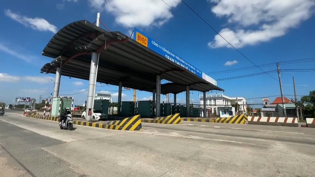 Vươn khơi - Ngày 11/12/2025 | Sở xây dựng TP. Hồ Chí Minh đề nghị tháo dỡ trạm thu phí trên quốc lộ 51 trước ngày 15/12/2025 - Ảnh 1.