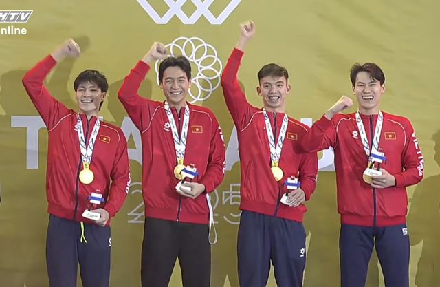 SEA Games 33: Tuyển Bơi Việt Nam "lật kèo" ngoạn mục, đoạt HCV 4x200m tự do Nam- Ảnh 3. SEA Games 33: Tuyển Bơi Việt Nam "lật kèo" ngoạn mục, đoạt HCV 4x200m tự do Nam- Ảnh 3.