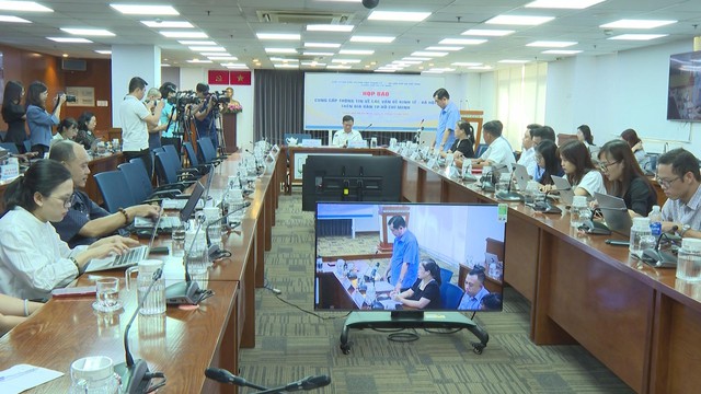 TP. Hồ Chí Minh rộn ràng chuẩn bị đón chào năm mới 2026 - Ảnh 1.