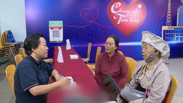 “Chung một tấm lòng” - Hành trình san sẻ yêu thương đến miền Trung - Ảnh 2.