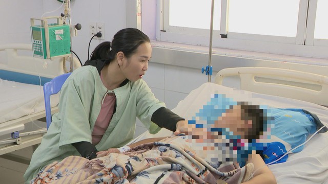 60 Giây ngày 12/12/2025 | Nâng ngưỡng chịu thuế: Hộ, cá nhân kinh doanh phấn khởi - Ảnh 3.