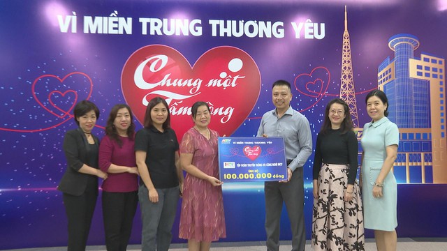 “Chung một tấm lòng” - Hành trình san sẻ yêu thương đến miền Trung - Ảnh 3.