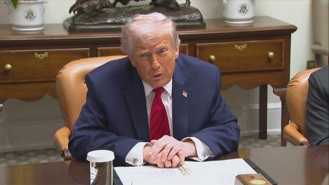 Mỹ siết chặt kiểm soát du khách nhập cảnh - Ảnh 2.