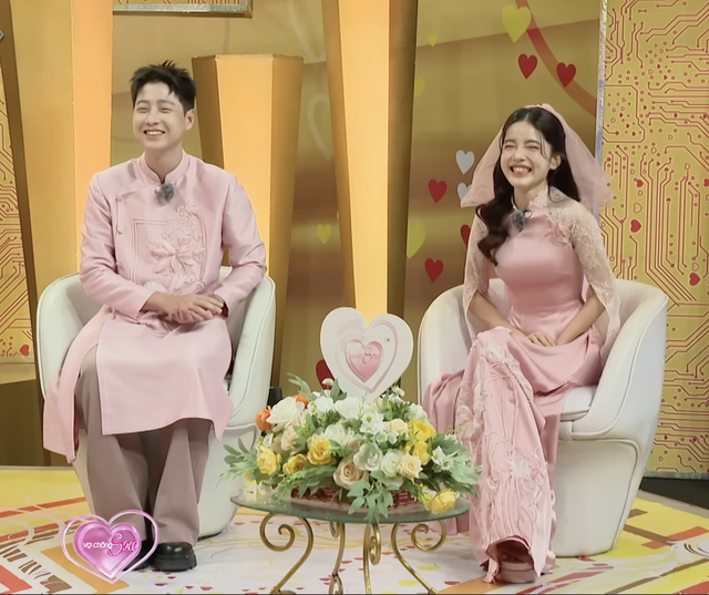 Vợ chồng son: Cặp đôi diễn viên "ghét của nào trời trao của đấy"- Ảnh 1.