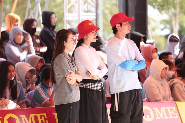 Mái ấm gia đình Việt: Gần 900 triệu đồng trao đi trong ngày đầu ghi hình tại Tây Ninh- Ảnh 5. Mái ấm gia đình Việt: Gần 900 triệu đồng trao đi trong ngày đầu ghi hình tại Tây Ninh- Ảnh 5.