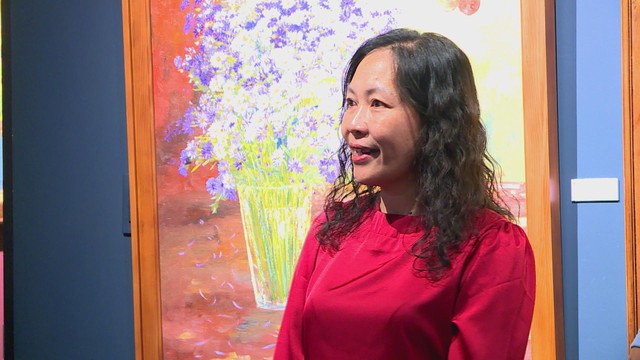 Hoa xuống phố: Khúc đồng điệu của ba tâm hồn nghệ sĩ- Ảnh 2. Hoa xuống phố: Khúc đồng điệu của ba tâm hồn nghệ sĩ- Ảnh 2.