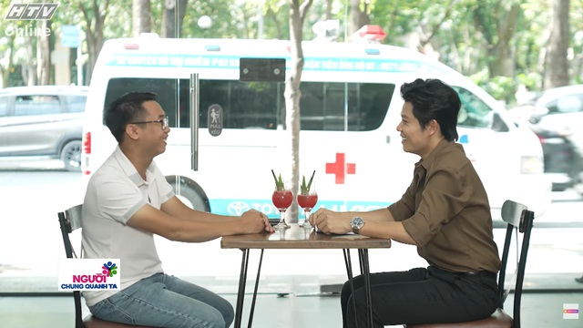 Người chung quanh ta - Tập 6: Chàng "Hiệp sĩ bóng đêm" nhiều lần giấu gia đình lấy xe chở rau đi cứu nạn- Ảnh 2. Người chung quanh ta - Tập 6: Chàng "Hiệp sĩ bóng đêm" nhiều lần giấu gia đình lấy xe chở rau đi cứu nạn- Ảnh 2.