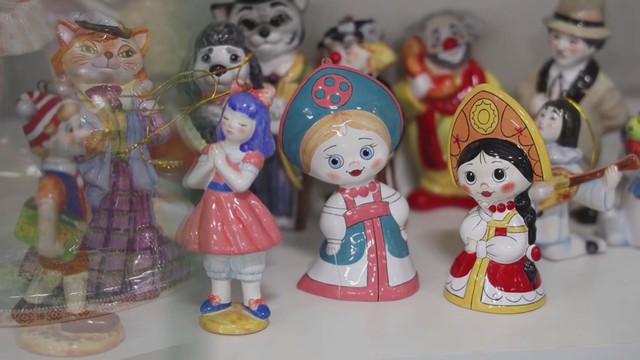 Các nghệ nhân gốm sứ Yaroslavl tất bật trong mùa Giáng Sinh - Ảnh 2.