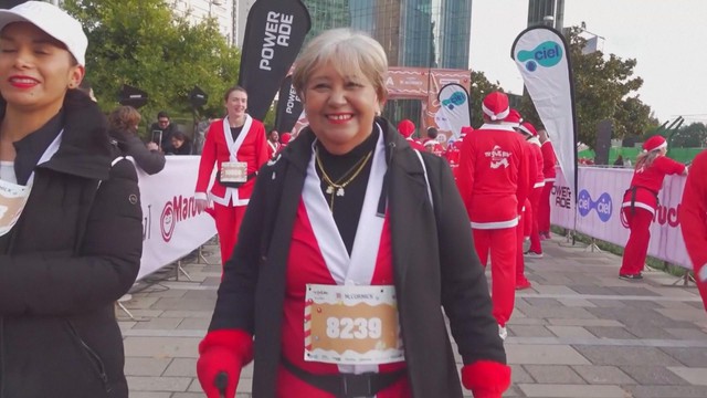 Hàng ngàn người tham gia giải chạy Santa Run ở Mexico - Ảnh 2.