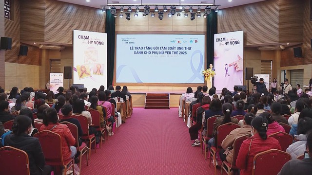Hơn 2.000 phụ nữ yếu thế được tầm soát ung thư miễn phí - Ảnh 1.