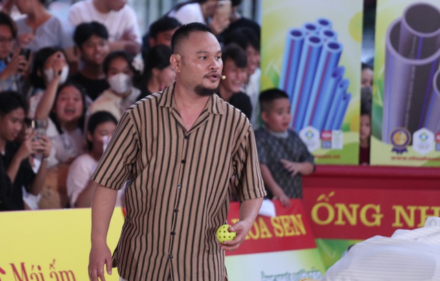 "Mái ấm gia đình Việt" trao hơn 2,5 tỉ đồng cho 18 em nhỏ trong đợt ghi hình ở Tây Ninh- Ảnh 5.