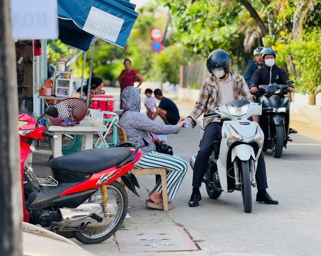 Phà Bình Quới chính thức hoạt động trở lại- Ảnh 4. Phà Bình Quới chính thức hoạt động trở lại- Ảnh 4.